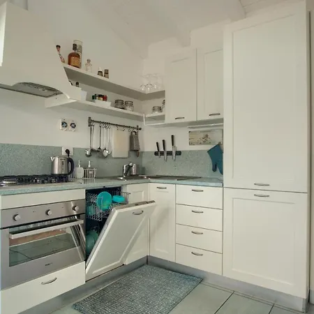 Casa Con Piscina, Vista Mare, Patio Privato, Ac, Posto Auto E Wi-fi Imperia