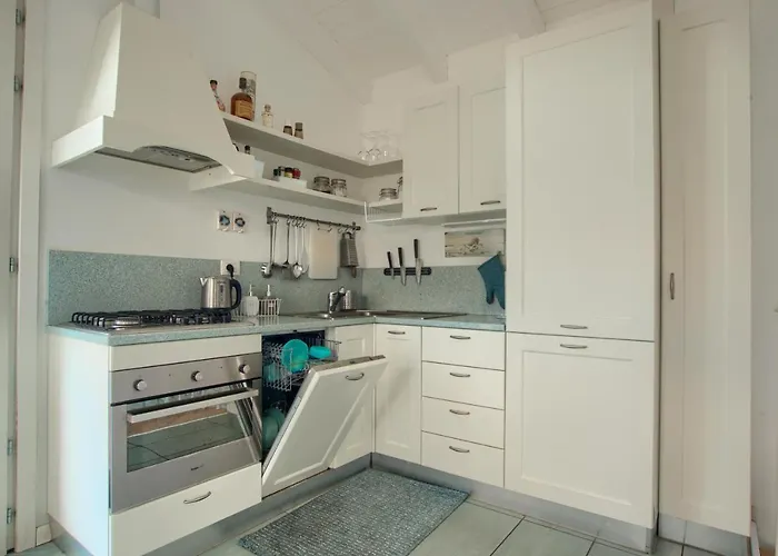 Casa Con Piscina, Vista Mare, Patio Privato, Ac, Posto Auto E Wi-fi Imperia