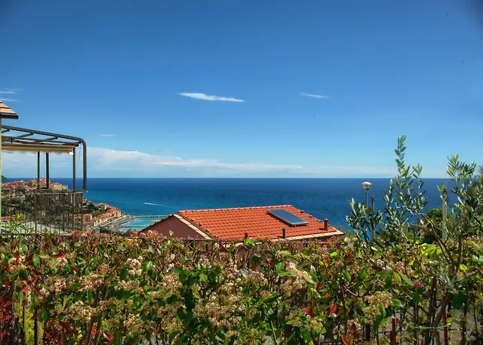 Casa Con Piscina, Vista Mare, Patio Privato, Ac, Posto Auto E Wi-fi * Imperia