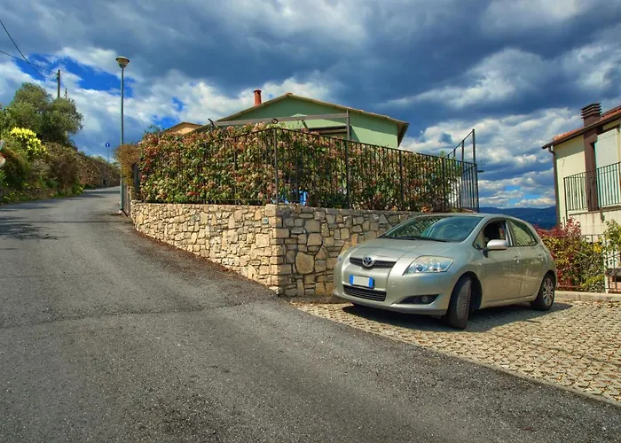 Casa Con Piscina, Vista Mare, Patio Privato, Ac, Posto Auto E Wi-fi Imperia