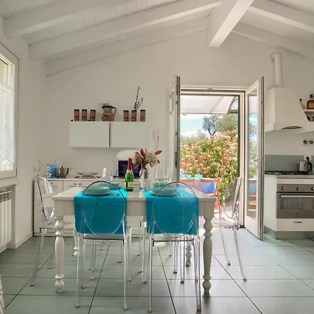 Casa Con Piscina, Vista Mare, Patio Privato, Ac, Posto Auto E Wi-fi * Imperia