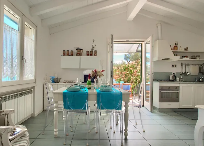 Casa Con Piscina, Vista Mare, Patio Privato, Ac, Posto Auto E Wi-fi * Imperia